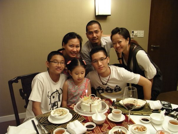 Chồng ngoại quốc điển trai của em gái Trấn Thành là ai?